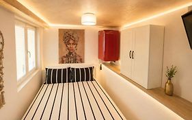 Lazy Lounge Apartments & Rooms
